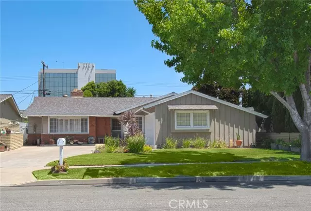 488 Ogle Street, Costa Mesa, CA 92627