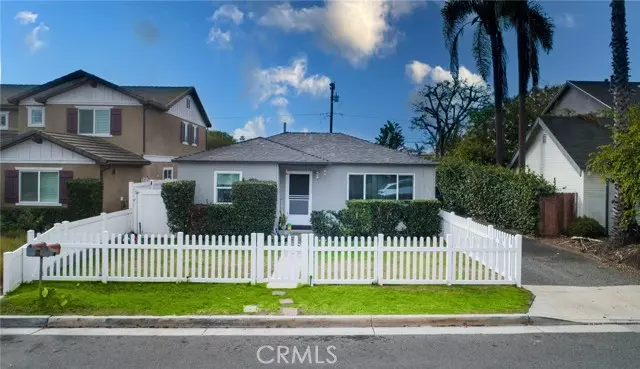 313 Rochester Street, Costa Mesa, CA 92627