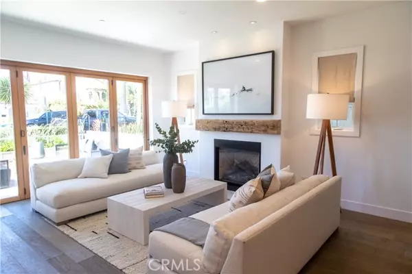 Corona Del Mar, CA 92625,424 Marguerite Avenue