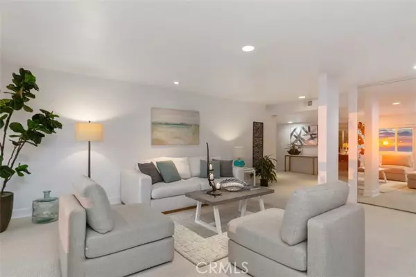Laguna Beach, CA 92651,21703 Ocean Vista Drive