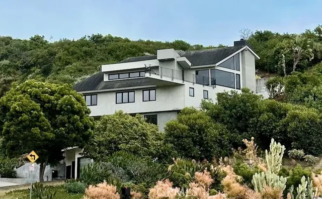 Laguna Beach, CA 92651,901 Summit Drive