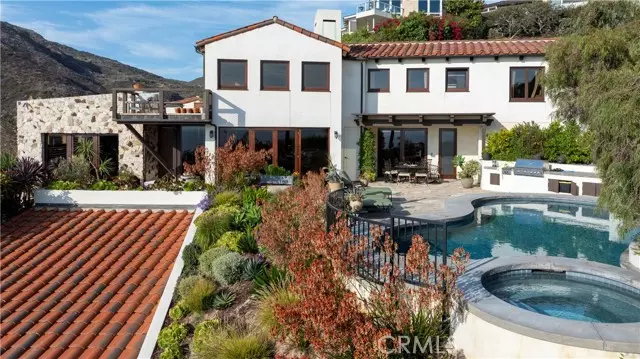 Laguna Beach, CA 92651,345 EMERALD BAY