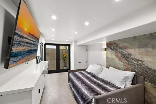 Laguna Beach, CA 92651,2699 Solana Way