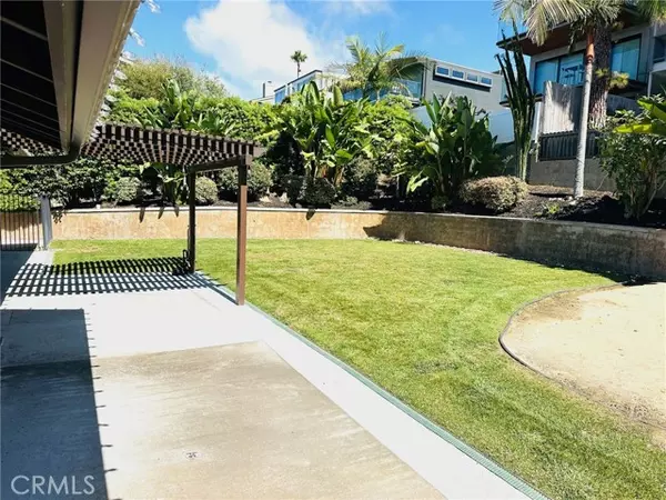 Laguna Beach, CA 92651,1090 Baja