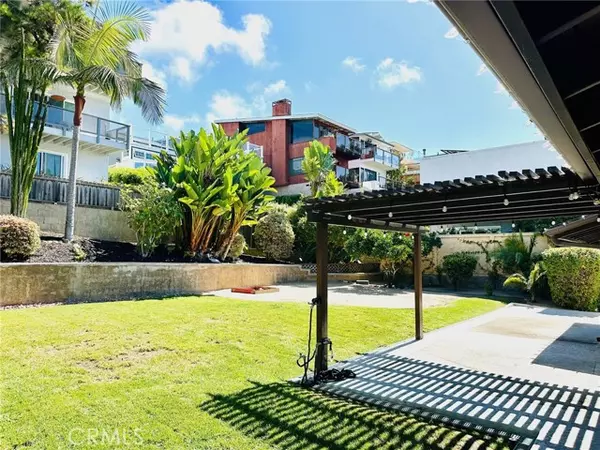 Laguna Beach, CA 92651,1090 Baja