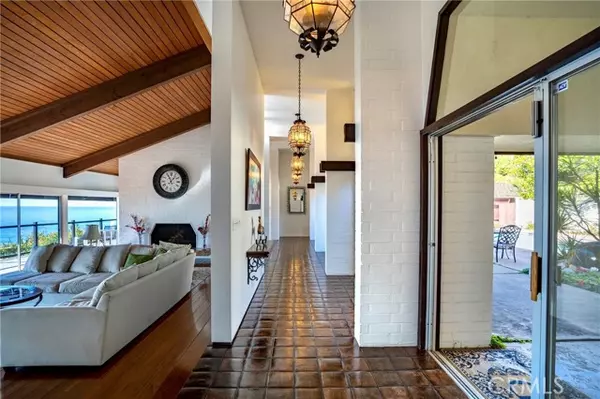 Laguna Beach, CA 92651,481 Dartmoor Street