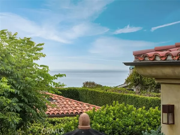 Laguna Beach, CA 92651,839 Emerald Bay
