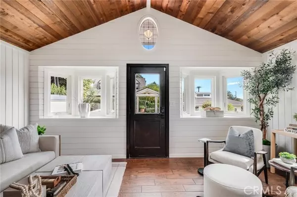 Laguna Beach, CA 92651,358 Flora