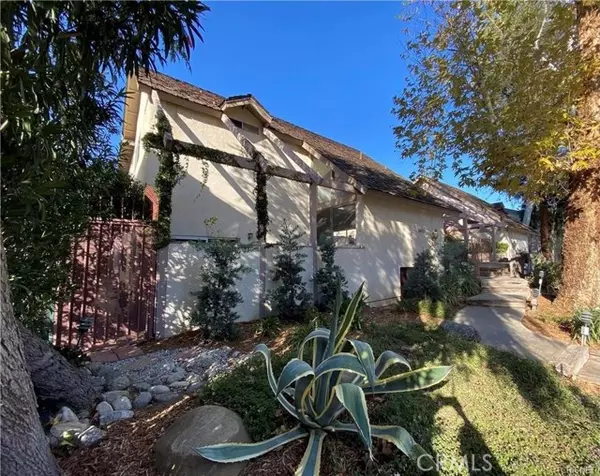 18631 Collins Street, Tarzana, CA 91356