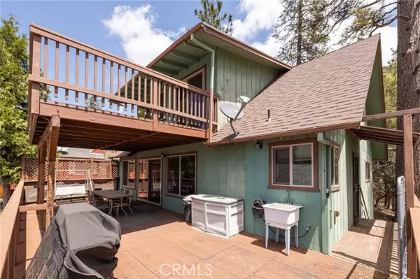 37651 Shoreline Drive, Bass Lake, CA 93604