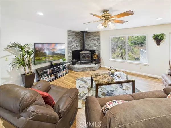 Mariposa, CA 95338,6107 Monte Vista