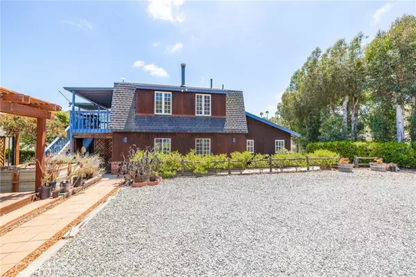 Fallbrook, CA 92028,335 Rainbow Crest
