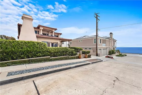 Corona Del Mar, CA 92625,208 Marigold Avenue