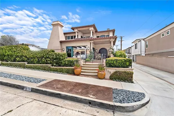 Corona Del Mar, CA 92625,208 Marigold Avenue