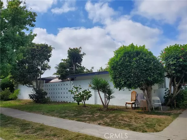 2271 Pomona Avenue, Costa Mesa, CA 92627