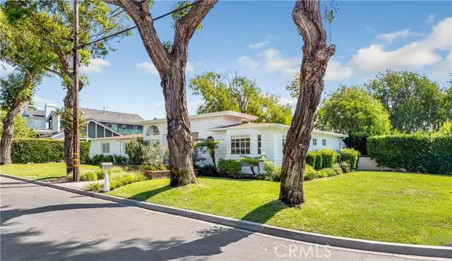 450 Santa Ana Avenue, Newport Beach, CA 92663