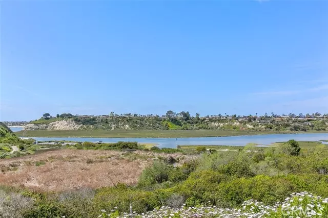 Newport Beach, CA 92660,647 Vista Bonita