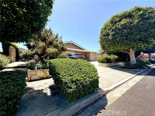 3001 Harbor View Drive, Corona Del Mar, CA 92625