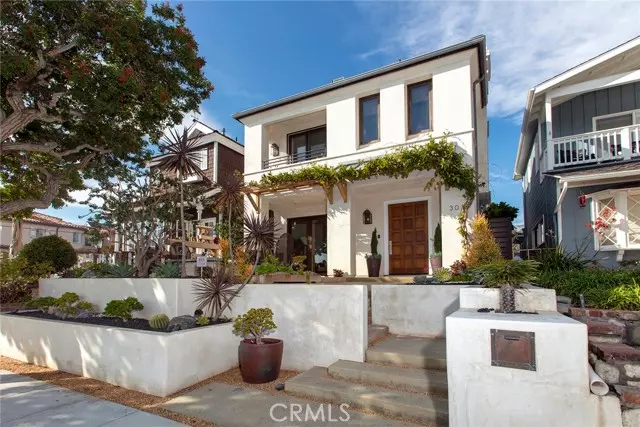 Corona Del Mar, CA 92625,303 Poinsettia Avenue