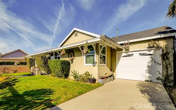 138 Walnut Street, Costa Mesa, CA 92627