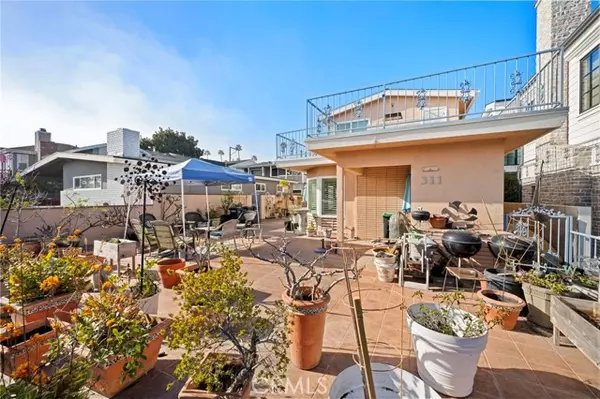 Corona Del Mar, CA 92625,309 Heliotrope Avenue