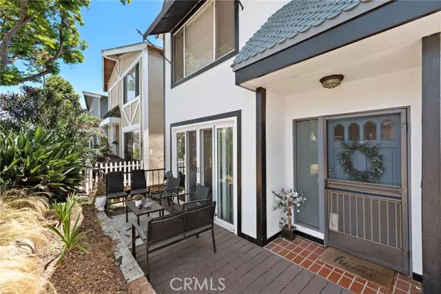 Corona Del Mar, CA 92625,512 Iris Avenue