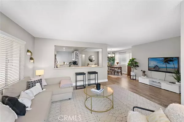 Corona Del Mar, CA 92625,512 Iris Avenue