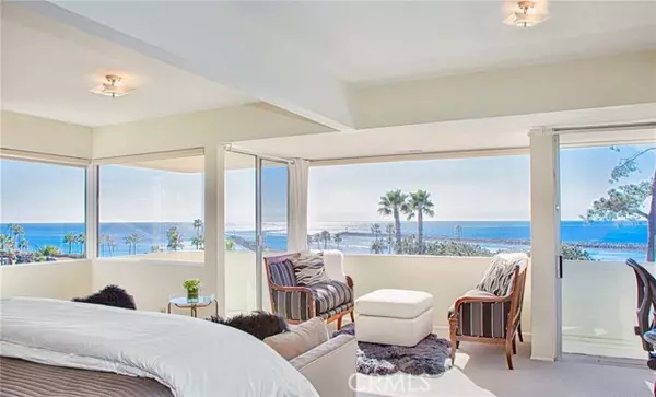 Corona Del Mar, CA 92625,2824 Ocean Boulevard