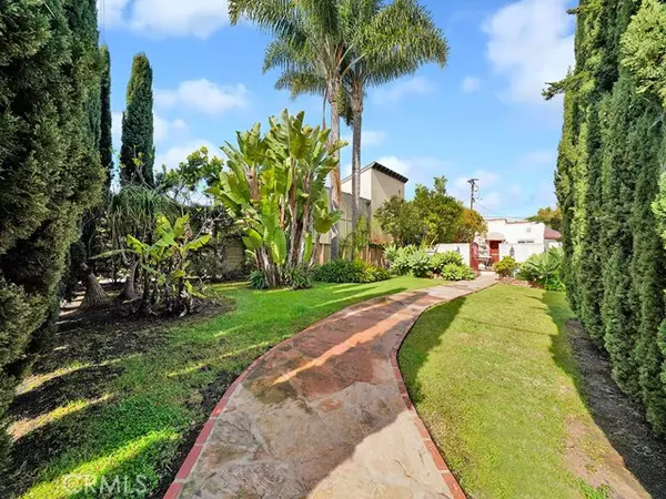 1527 Orange Avenue,  Costa Mesa,  CA 92627