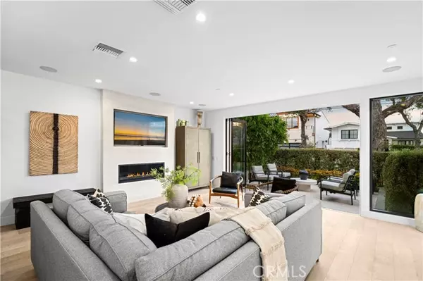 Corona Del Mar, CA 92625,701 Poppy Avenue
