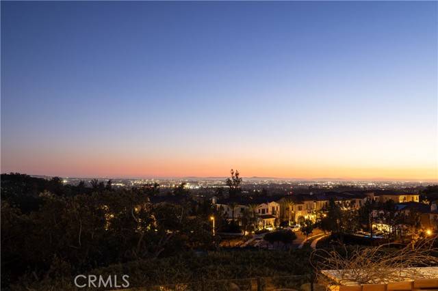 Irvine, CA 92602,212 Clear Falls
