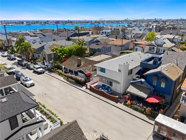 Newport Beach, CA 92662,121 Onyx Avenue