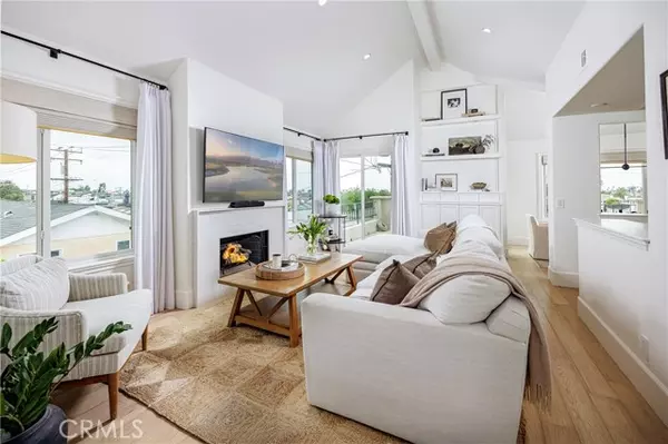 Corona Del Mar, CA 92625,423 Poppy Avenue