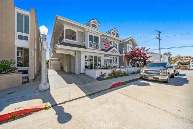 327 Amethyst Avenue, Newport Beach, CA 92662