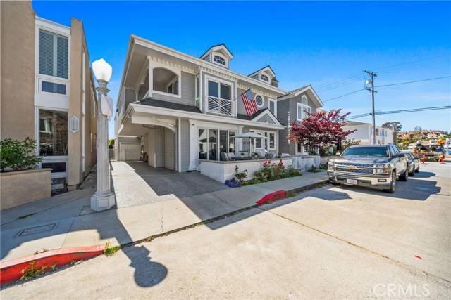327 Amethyst Avenue, Newport Beach, CA 92662