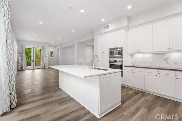Irvine, CA 92618,179 Follyhatch