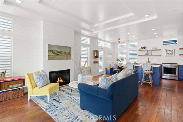 Newport Beach, CA 92663,33 Channel Road