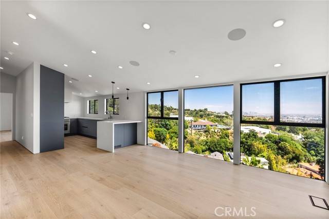 Beverly Hills, CA 90210,9336 Lloydcrest Drive