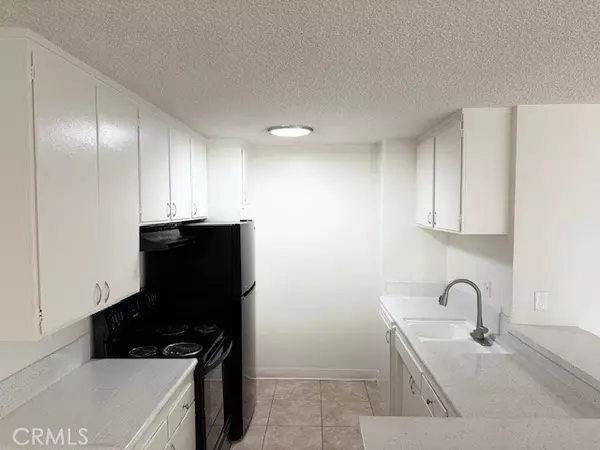 Palm Springs, CA 92262,686 East Cottonwood Road