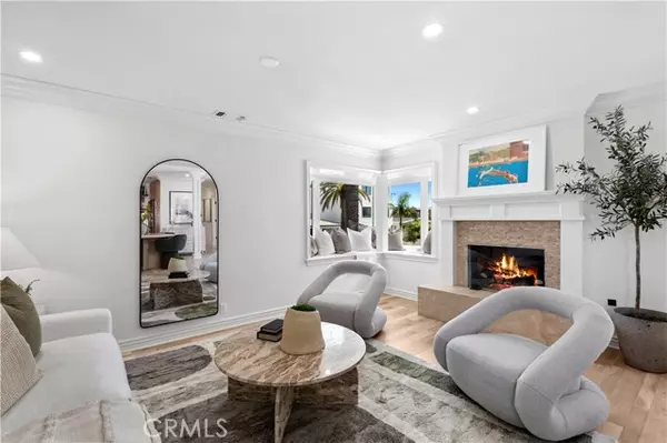 Corona Del Mar, CA 92625,309 Marguerite Avenue