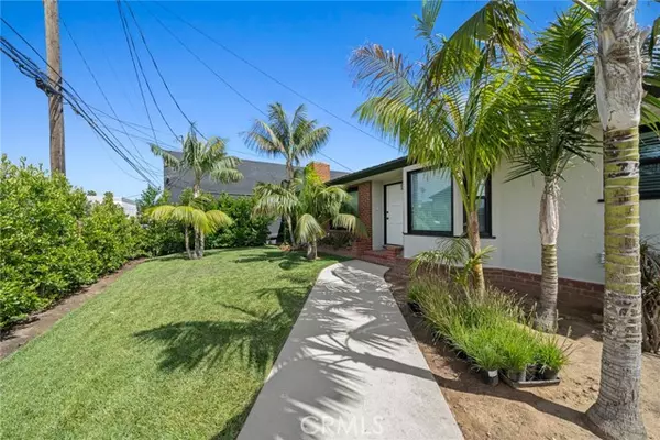 128 Rochester St, Costa Mesa, CA 92627