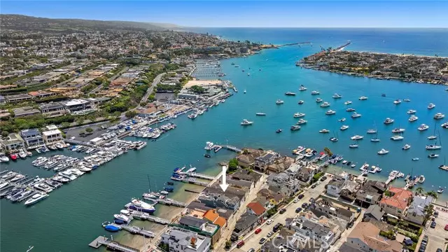Newport Beach, CA 92662,117 East Bay Front