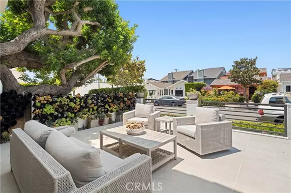 Corona Del Mar, CA 92625,412 Poinsettia Avenue