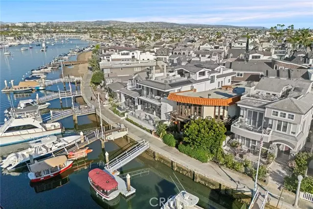 Newport Beach, CA 92662,115 North Bay Front
