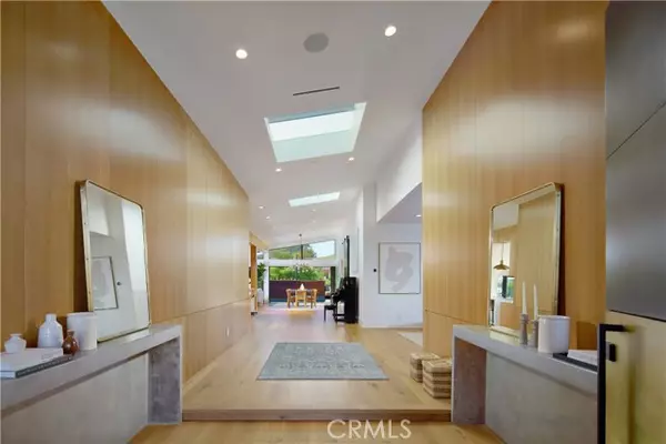 Corona Del Mar, CA 92625,333 Milford Drive