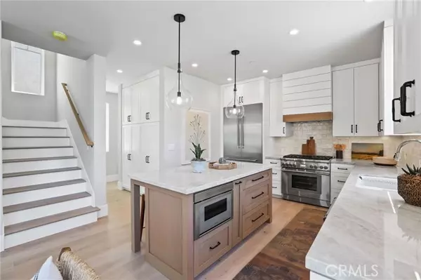 Newport Beach, CA 92661,825 West Bay Avenue