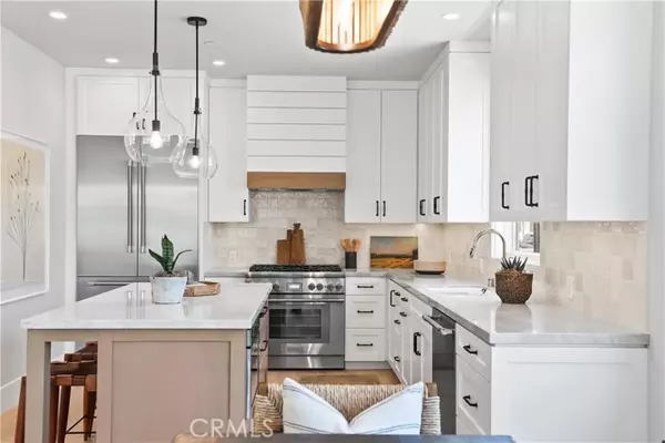 Newport Beach, CA 92661,825 West Bay Avenue