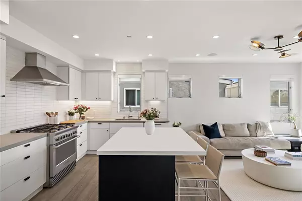 Newport Beach, CA 92663,210 Orange Street