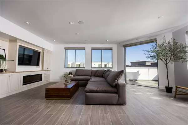 Newport Beach, CA 92663,2210 Newport Boulevard