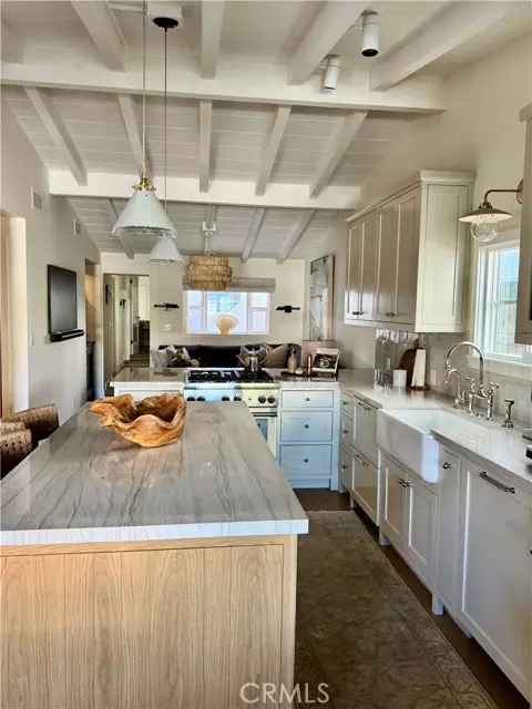 Corona Del Mar, CA 92625,718 Fernleaf